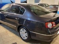 Usado VW Passat Highline 140 CV (102 kW) 2007 Marrón Berlina
