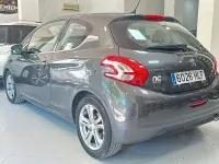 Usado Peugeot 208 Allure 92 CV (67 kW) 2012 Gris / plata Utilitario