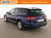 Usado VW Passat 120 CV (88 kW) 2017 Azul Familiar