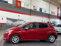 Usado Peugeot 208 Style 92 CV (67 kW) 2014 Granate Utilitario