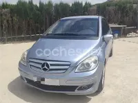 Usado Mercedes B200 140 CV (102 kW) 2006 Gris / plata Monovolumen