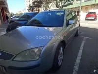 Usado Ford Mondeo Ghia 130 CV (95 kW) 2004 Azul Berlina