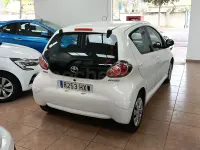 Usado Toyota Aygo City 68 CV (50 kW) 2014 Blanco Utilitario