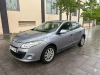 Usado Renault Mégane Expression 85 CV (62 kW) 2010 Gris / plata Berlina