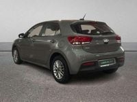Usado Kia Rio 101 HP (74 kW) 2023 Verde Citadino