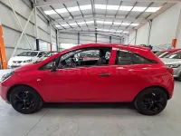 Usado Opel Corsa Selective 90 CV (66 kW) 2016 Rojo Utilitario