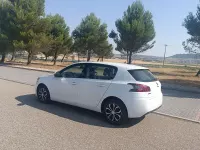 Usado Peugeot 308 Access 100 CV (73 kW) 2018 Blanco Berlina