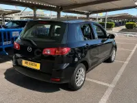 Usado Mazda 2 Active 80 CV (58 kW) 2004 Negro Utilitario