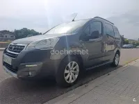 Usado Peugeot Partner Tepee Outdoor 120 CV (88 kW) 2016 Gris / plata Monovolumen