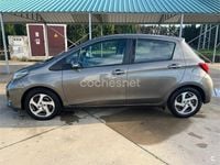 Usado Toyota Yaris Hybrid Active 100 CV (73 kW) 2016 Marrón Berlina