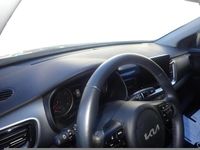 Usado Kia Stonic 120 CV (88 kW) 2022 Gris/plata SUV