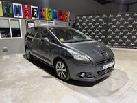 Usado Peugeot 5008 Style 115 CV (84 kW) 2013 Gris / plata Monovolumen