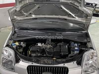 Usado Kia Picanto LX 65 CV (47 kW) 2004 Gris / plata Utilitario