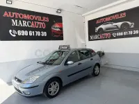 Usado Ford Focus Ghia 100 CV (73 kW) 2005 Azul Berlina