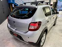 Usado Dacia Sandero Stepway 90 CV (66 kW) 2015 Gris / plata Berlina