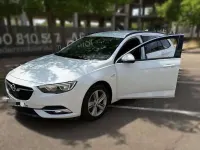 Usado Opel Insignia Selective 136 CV (100 kW) 2017 Blanco Familiar