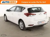 Usado Toyota Auris Active 90 CV (66 kW) 2016 Blanco Berlina