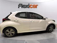 Usado Toyota Yaris Hybrid Active 116 CV (85 kW) 2024 Blanco Berlina