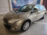 Usado Renault Mégane III 85 CV (62 kW) 2010 Marrón Berlina
