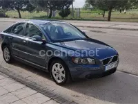 Usado Volvo S40 Momentum 136 CV (100 kW) 2006 Azul Berlina