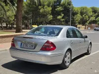 Usado Mercedes E320 Avantgarde 224 CV (164 kW) 2003 Gris / plata Berlina