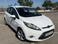 Usado Ford Fiesta Trend 82 CV (60 kW) 2012 Blanco Berlina