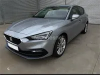 Usado Seat Leon Style 130 CV (95 kW) 2021 Gris / plata Berlina