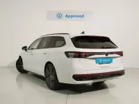 Usado VW Passat R-line 150 CV (110 kW) 2024 Blanco Familiar