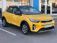 Usado Kia Stonic 84 CV (61 kW) 2023 Amarillo SUV