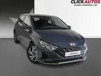 Usado Hyundai i20 80 CV (58 kW) 2025 Gris Utilitario