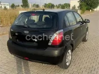 Usado Kia Rio EX 97 CV (71 kW) 2005 Negro Berlina