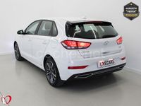 Usado Hyundai i30 110 CV (80 kW) 2021 Blanco Berlina