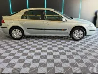Usado Renault Laguna II Dynamique 120 CV (88 kW) 2004 Gris / plata Berlina