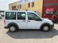 Usado Ford Tourneo Trend 95 CV (69 kW) 2014 Blanco Monovolumen