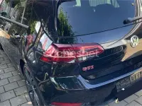 Usado VW Golf VII GTI 245 CV (180 kW) 2019 Negro Berlina