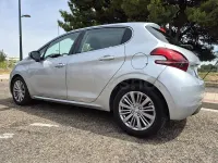 Usado Peugeot 208 Allure 82 CV (60 kW) 2018 Gris / plata Utilitario