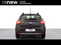 Usado Dacia Sandero Comfort 100 CV (73 kW) 2022 Gris Utilitario
