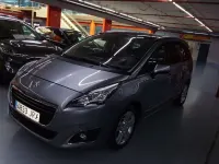 Usado Peugeot 5008 Allure 120 CV (88 kW) 2016 Gris Monovolumen