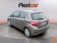 Usado Toyota Yaris Hybrid Active 100 CV (73 kW) 2019 Gris