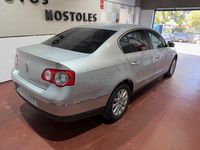 Usado VW Passat Highline 140 CV (102 kW) 2010 Gris / plata Berlina
