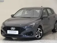 Usado Hyundai i30 100 CV (73 kW) 2025 Gris / plata Berlina