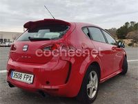 Usado Seat Leon Sport 105 CV (77 kW) 2007 Rojo Utilitario