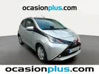 Usado Toyota Aygo X-play 69 CV (50 kW) 2018 Gris plata Utilitario