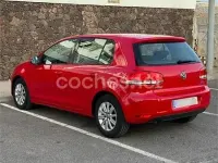 Usado VW Golf VII 105 CV (77 kW) 2012 Rojo Berlina