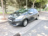 Usado Peugeot 208 Active 82 CV (60 kW) 2014 Gris / plata Utilitario