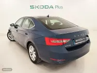 Usado Skoda Superb 150 CV (110 kW) 2022 Verde