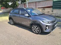 Usado Kia Stonic 100 CV (73 kW) 2025 Gris / plata SUV