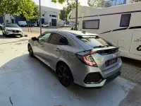 Usado Honda Civic Executive 129 CV (94 kW) 2018 Gris / plata Berlina