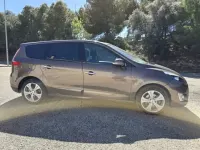 Usado Renault Scénic III Dynamique 131 CV (96 kW) 2010 Marrón Monovolumen