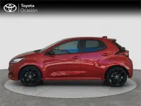 Usado Toyota Yaris Hybrid Plus 116 CV (85 kW) 2022 Rojo Monovolumen